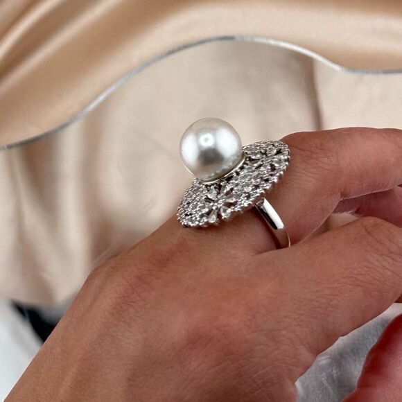 Elegant Pearl & AAA Cubic Zirconia Statement Ring - Picture 6 of 7